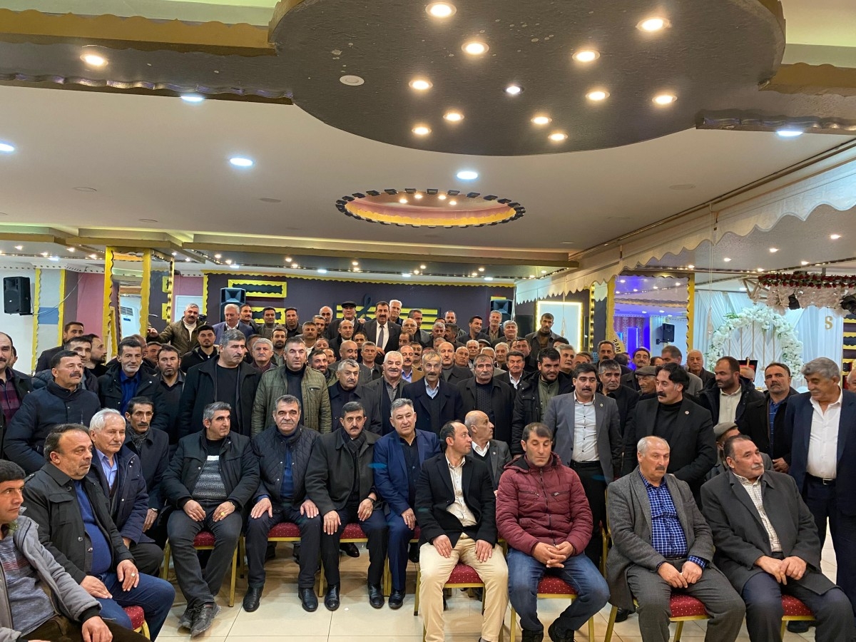 Başkan Çelik Van Erciş’de muhtarlar ve yetiştiricilerle buluştu