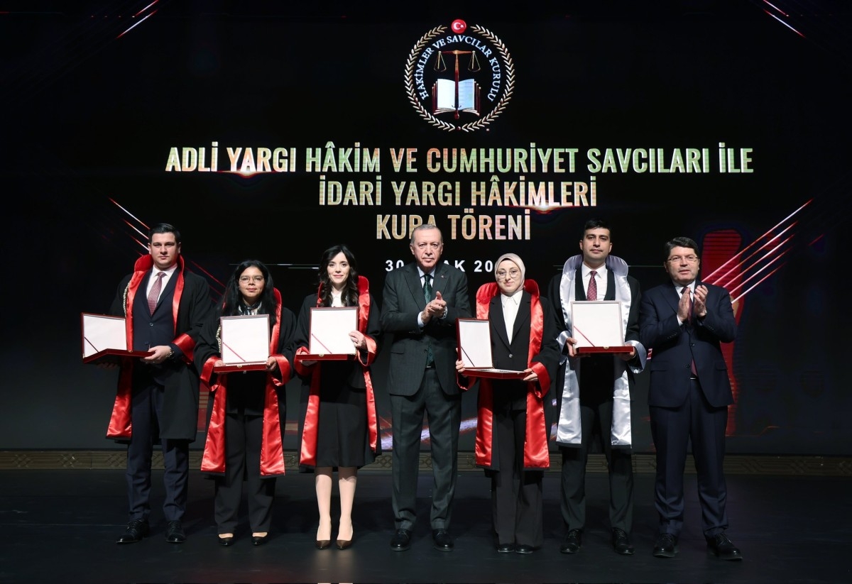 Cumhurbaşkanı Erdoğan: 'Hukukun dışında ayrıcalıklı alan oluşturmak isteyenler var'