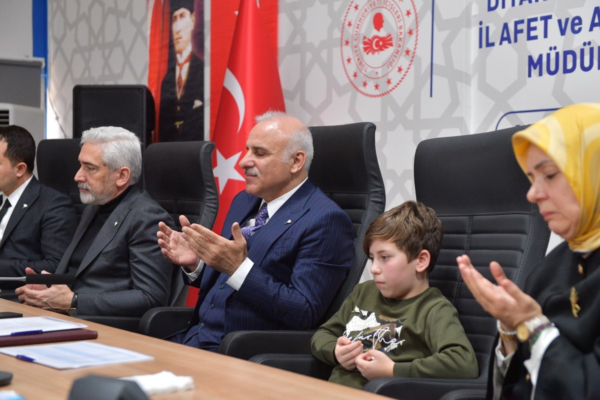 Diyarbakır'da 6 Şubat depremlerinde hayatını kaybedenler anıldı