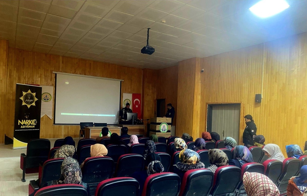 Çelikhan’da annelere ‘En İyi Narkotik Polisi Anne Projesi’ anlatıldı