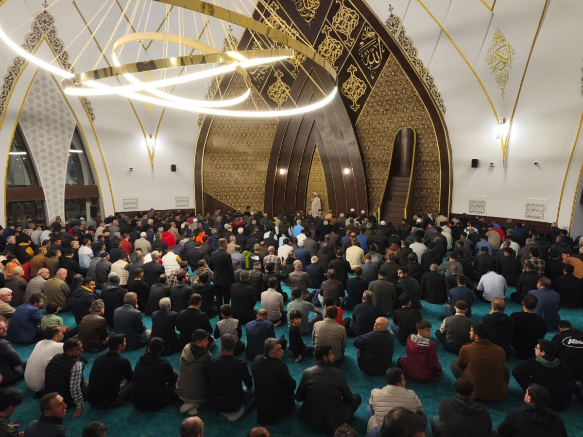 Adıyaman’da, Kadir Gecesinde eller semaya yükseldi  - Videolu Haber