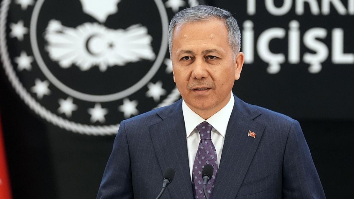 Bakan Yerlikaya’dan trafik kazalarına dikkat çeken mesaj: 'Ayda 510 canımızı yitirdik'  - Videolu Haber