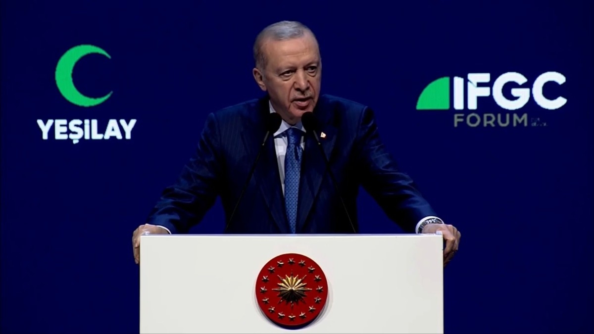 Cumhurbaşkanı Erdoğan: 'Çağdaşlığı kadeh tokuşturmakta gören zihniyeti milletimizin vicdanına havale ediyorum'