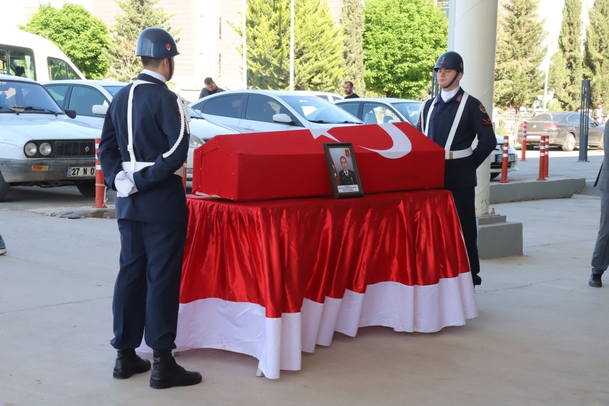 Trafik kazasında yaşamını yitiren Uzman Çavuş memleketine gönderildi  - Videolu Haber