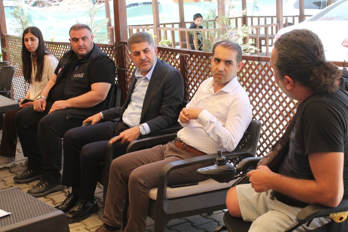 İshak Şan, K-7 Konteyner Kent'te depremzede vatandaşlarla buluştu