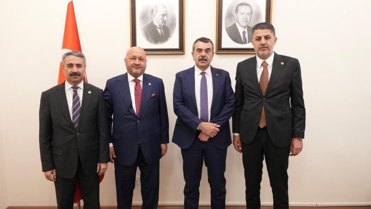 Deprem sonrası eğitim yatırımları, TOKİ bölgeleri ve yeni okul projeleri masaya yatırıldı