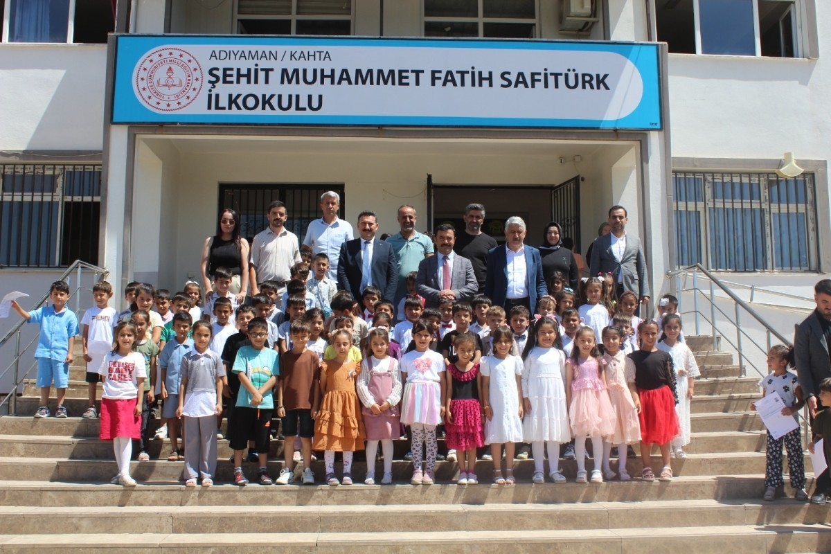 Kahta’da 37 bin öğrenci karne heyecanı yaşadı