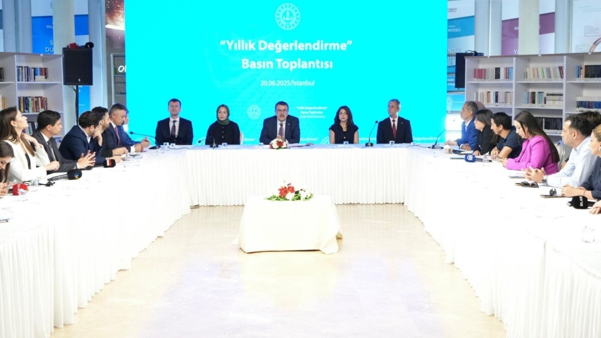 Bakan Tekin: ‘Müfredat canlı ve dinamik olacak, forma uygulamasına geri dönüyoruz’