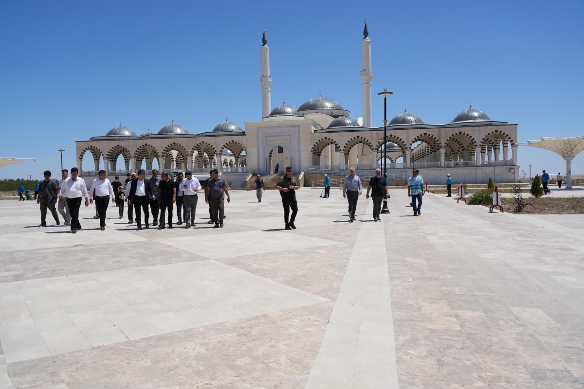 Adıyaman Belediyesi’nden sahabe türbesine kapsamlı temizlik çalışması  - Videolu Haber