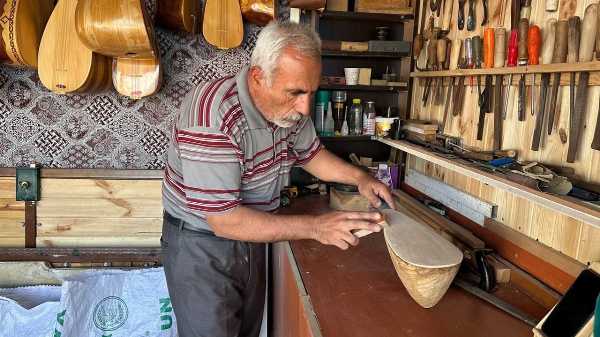 Saz ustası, Adıyaman Belediyesi’ne başvurdu: Sanatını yeniden icra etmeye başladı  - Videolu Haber