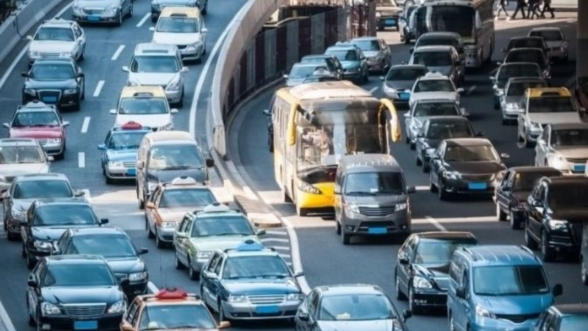 Trafik kurallarında yeni dönem: Kırmızı ışık ve hız ihlallerine ağır cezalar geliyor