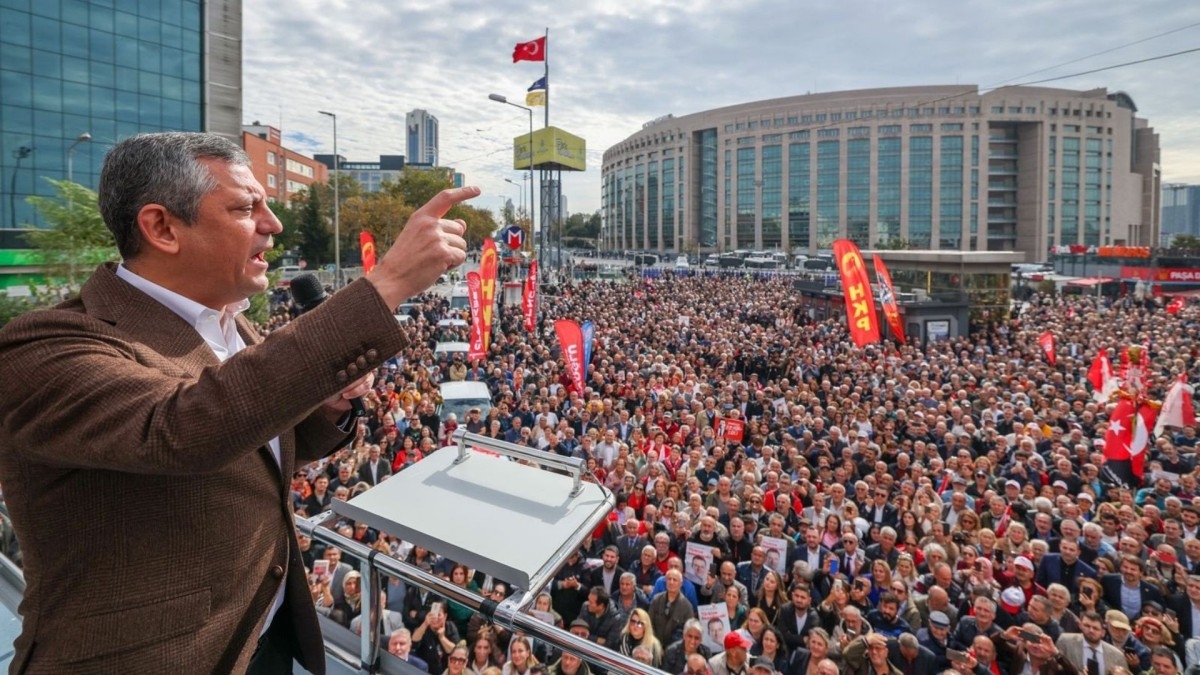 Özgür Özel, ‘İBB’ye kayyum’ iddiasına yanıt verdi: ‘Halkın direnişi bu ihtimali ortadan kaldırdı’