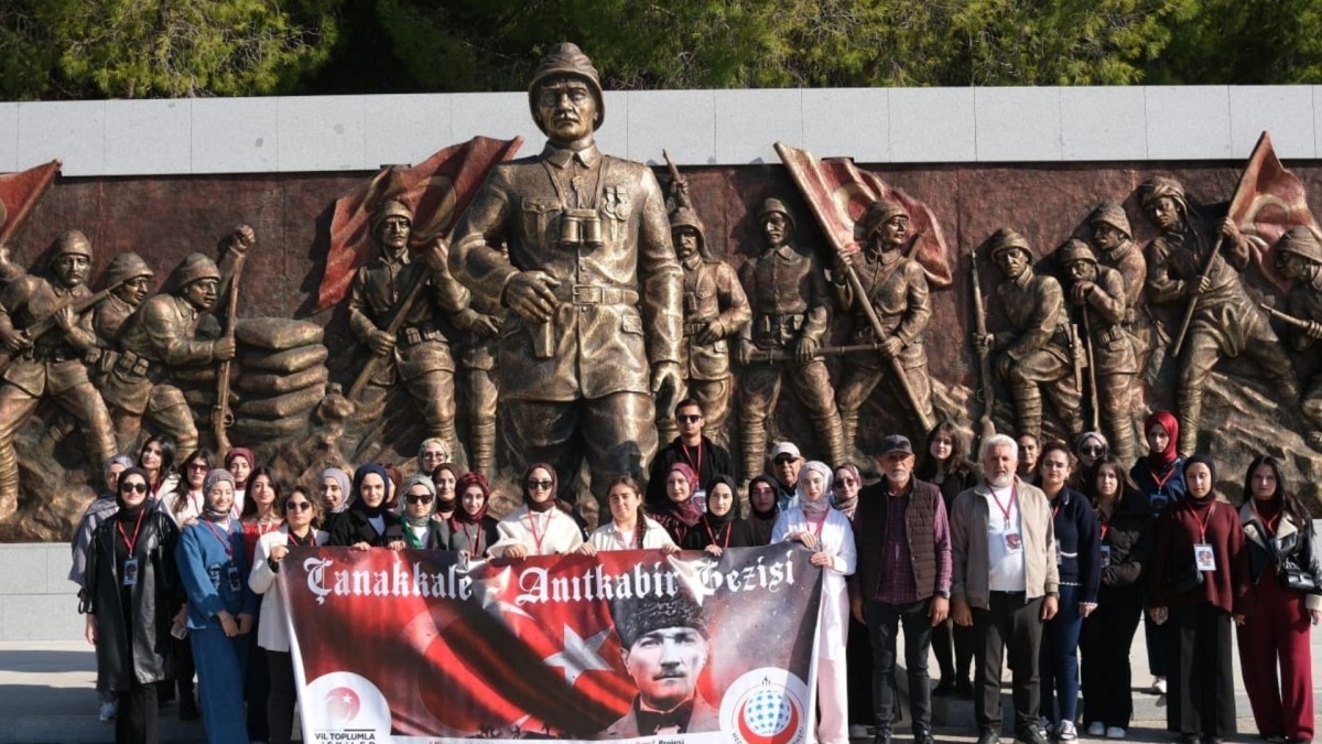Hedef Kızılelma Derneği, gençleri Çanakkale ve Ankara’da milli değerlerle buluşturdu  - Videolu Haber