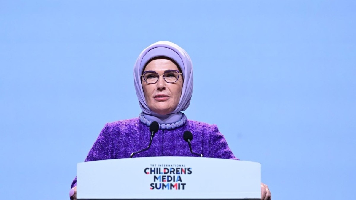 Emine Erdoğan: ‘Çocukların dijital ayak izini biz oluşturuyoruz, onları yalnız bırakamayız’