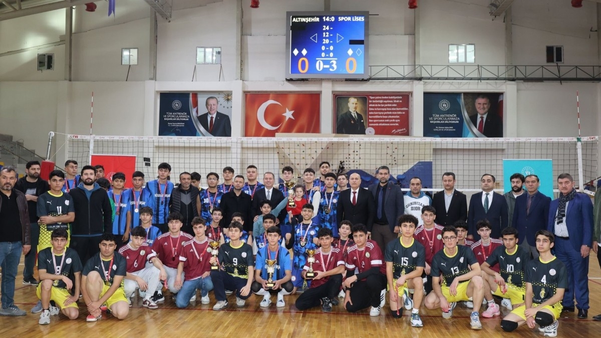 Adıyaman’da Genç Erkekler Voleybol İl Müsabakaları tamamlandı
