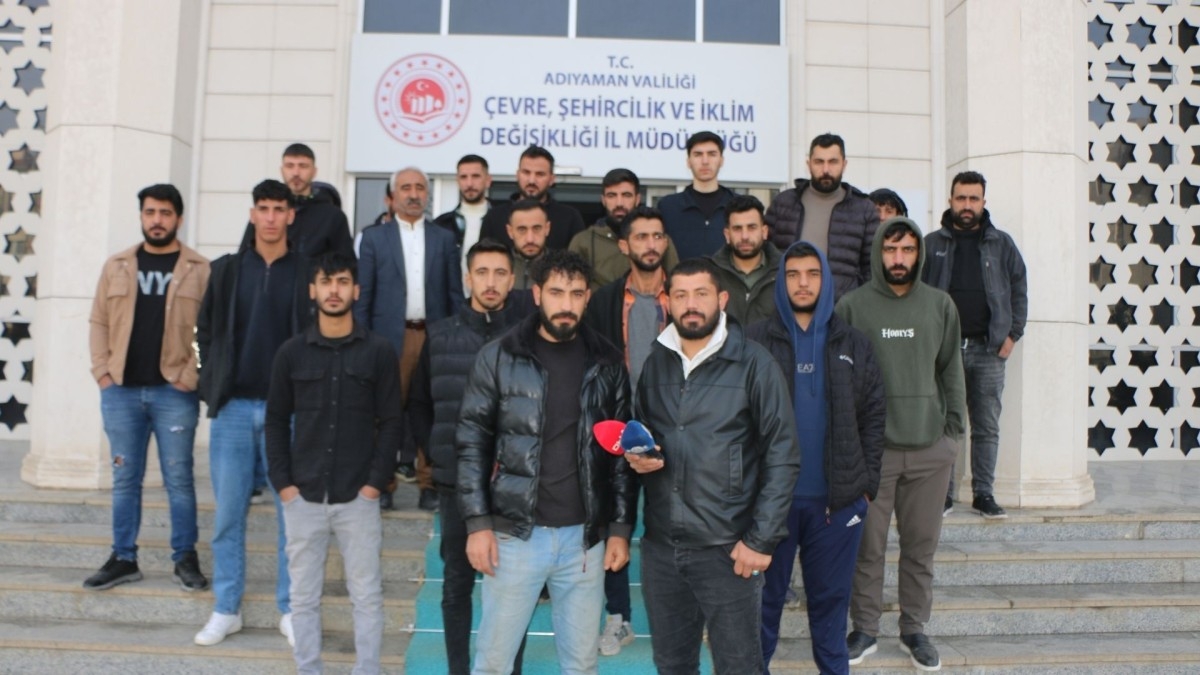 Adıyaman’da köy evlerinde çalışan işçilerden maaş eylemi: ‘Kefeni cebimizde taşıyoruz’  - Videolu Haber