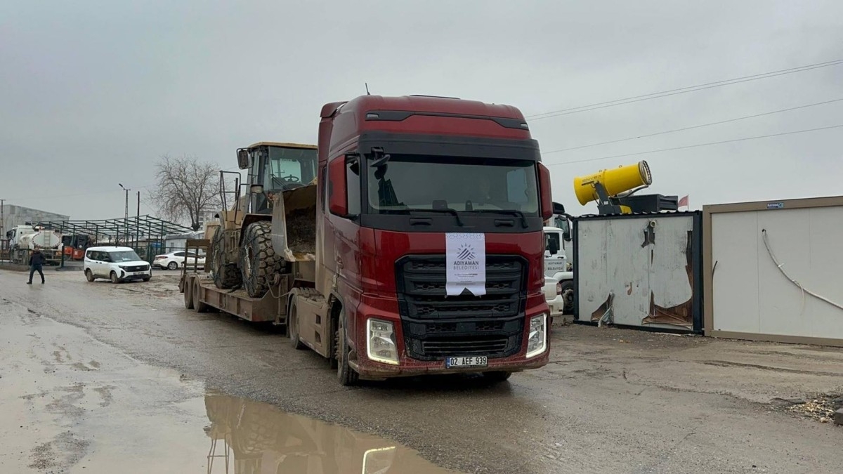 Adıyaman Belediyesi, Hakkari’de karla mücadele çalışmalarına destek sağladı  - Videolu Haber