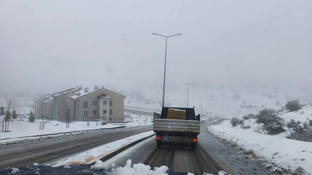 Besni’de karla mücadele çalışmaları aralıksız sürdürülüyor