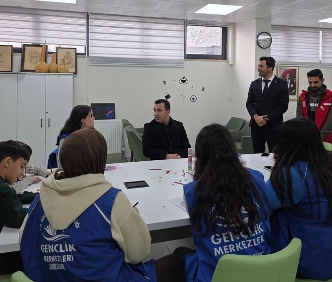 Gölbaşı Kaymakamı Kadir Algın Gölbaşı Gençlik Merkezini ziyaret etti