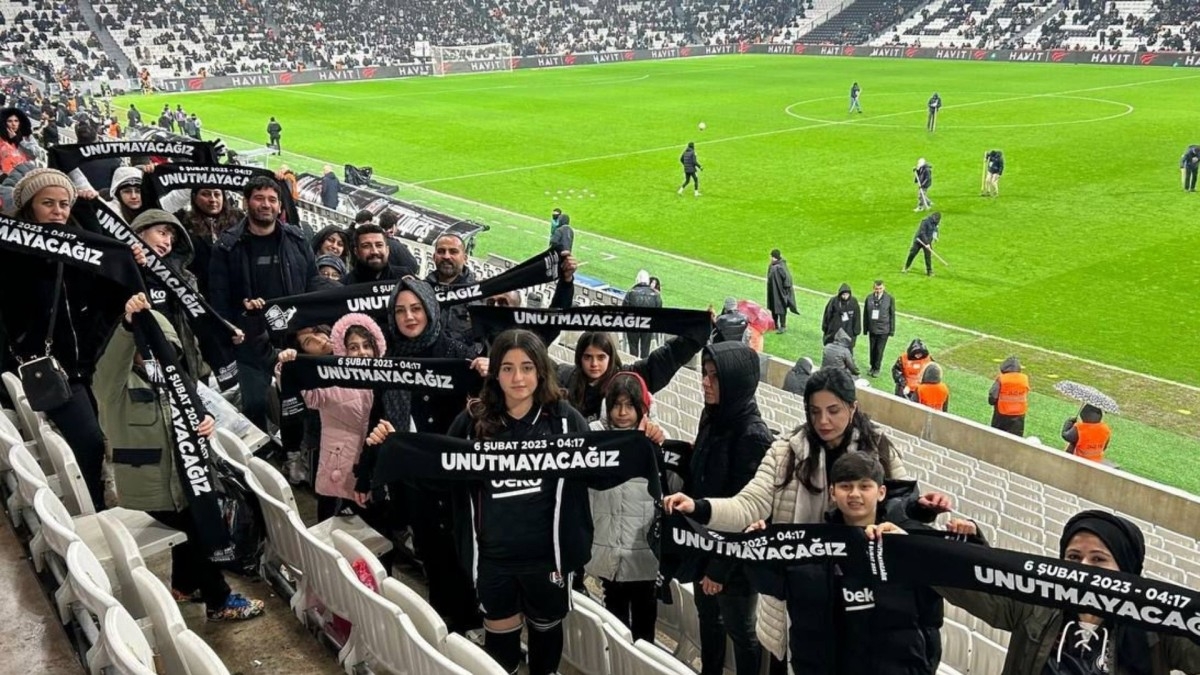 Adıyamanlı çocuklardan Beşiktaş–Konyaspor maçında anlamlı seremoni  - Videolu Haber