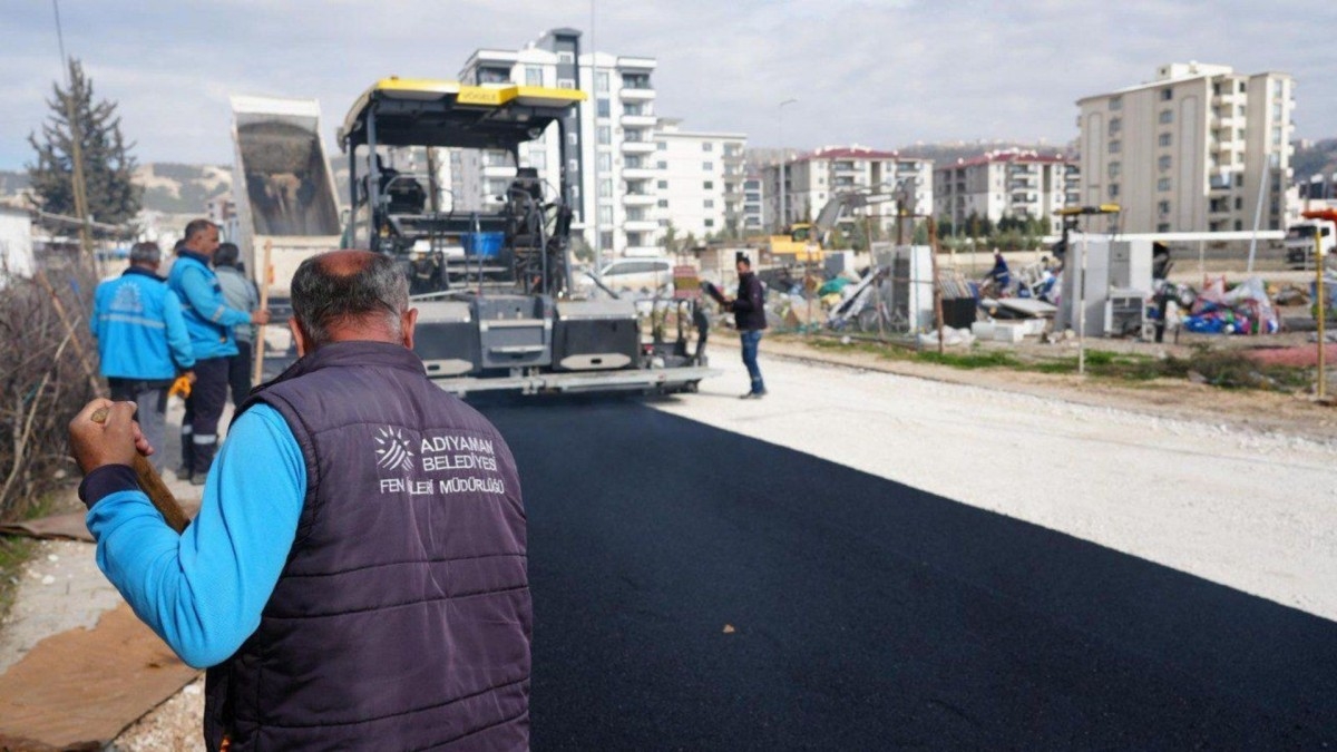 Adıyaman’da bozulan yollar tek tek yenileniyor  - Videolu Haber