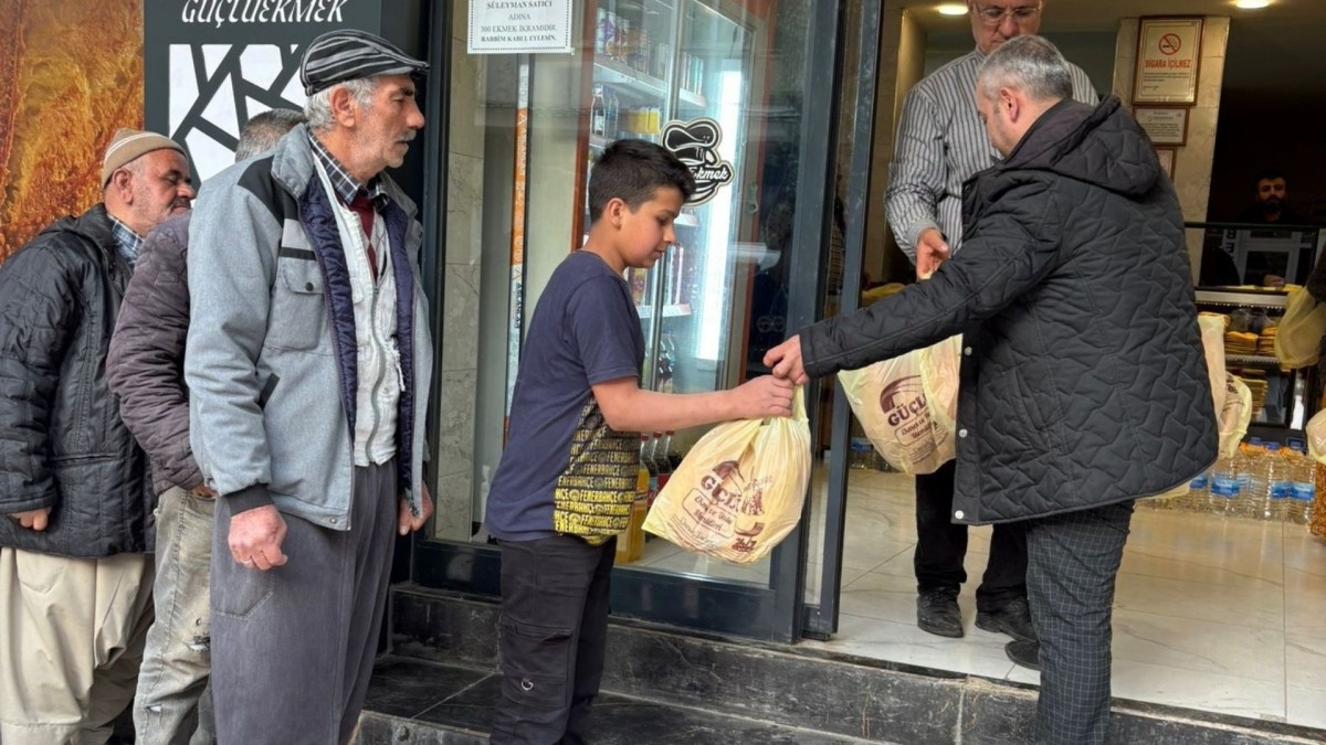 Adıyaman’da hayırsever Mehmet Ulum’dan 300 aileye destek