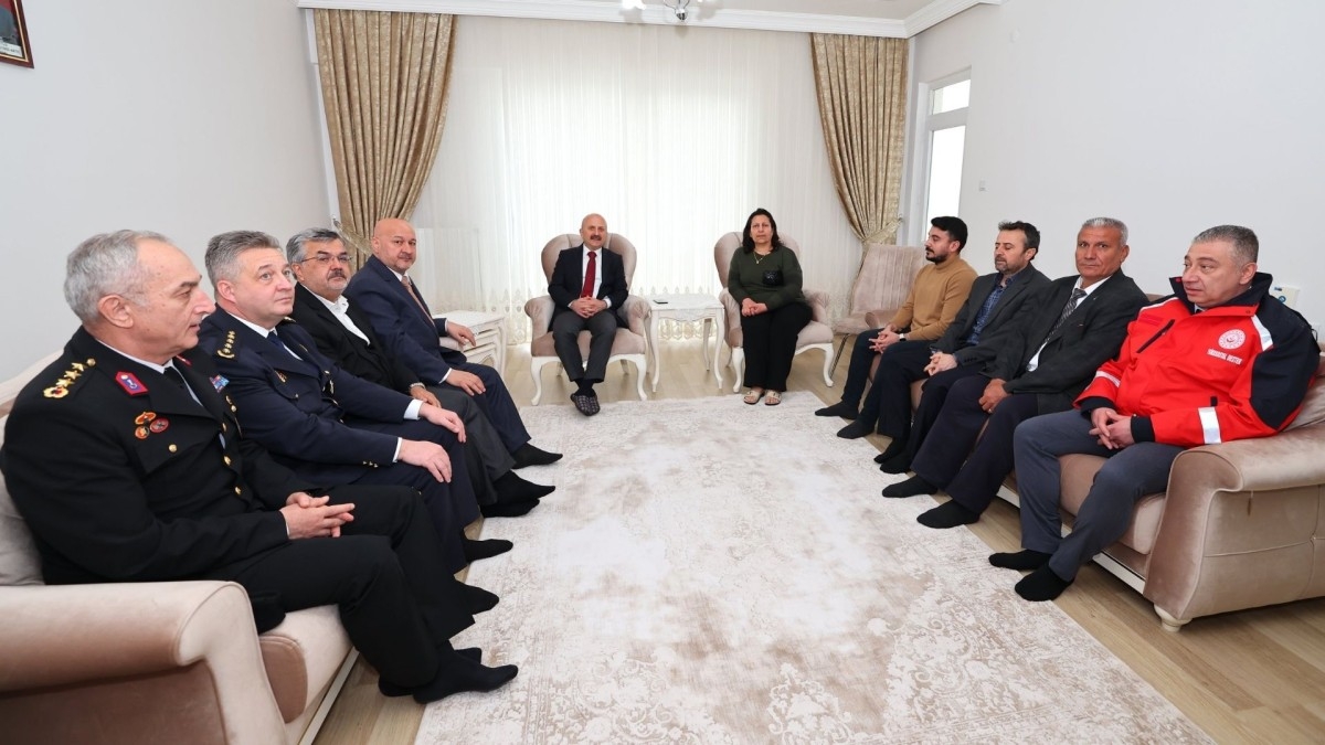 Vali Varol’dan Şehit Vedat Mutlu’nun ailesine Ramazan Bayramı ziyareti