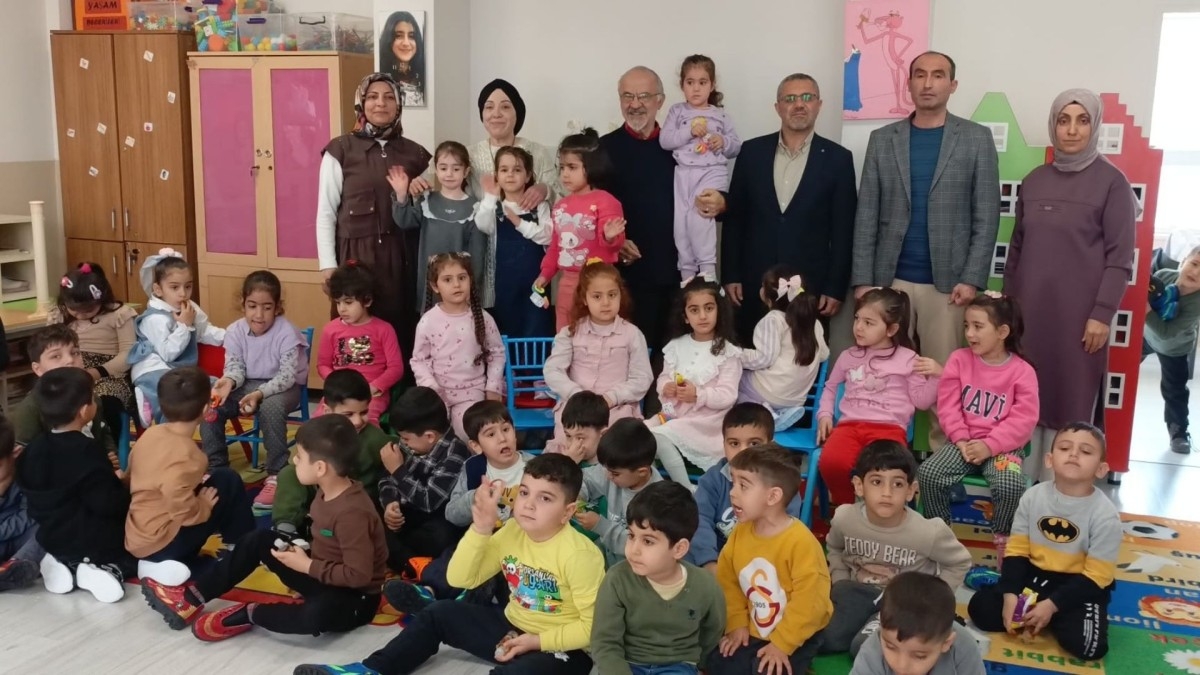 Adıyaman'da deprem şehitleri Hayrunnisa ve Meryem Berkin’in adı miniklerle yaşatıldı  - Videolu Haber