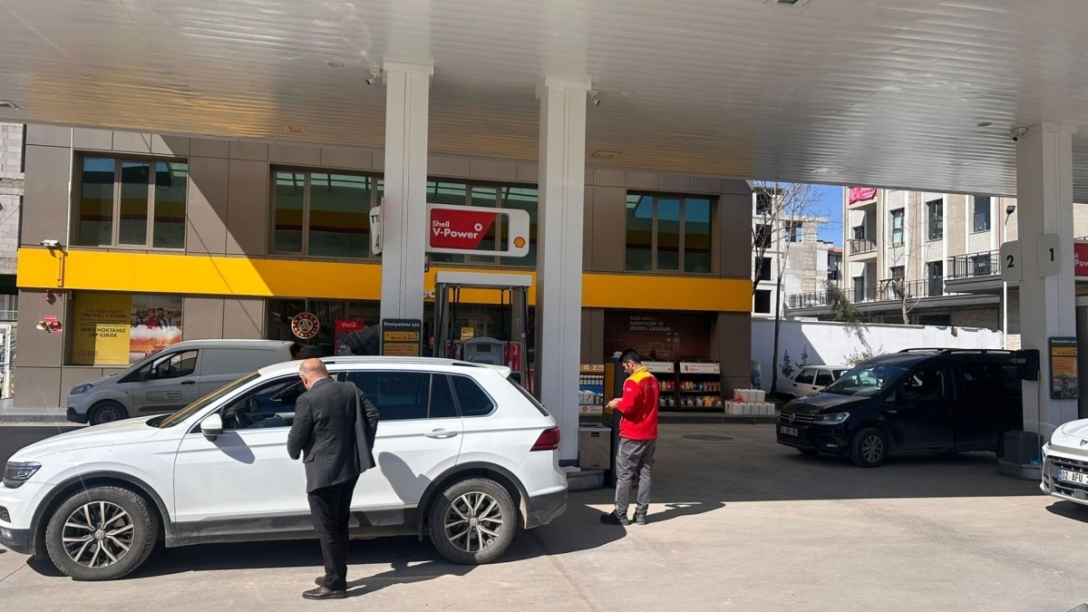 Adıyaman’da akaryakıt fiyatlarına tepki: ‘İran’da savaş oluyor ama Türkiye’de daha pahalı’  - Videolu Haber