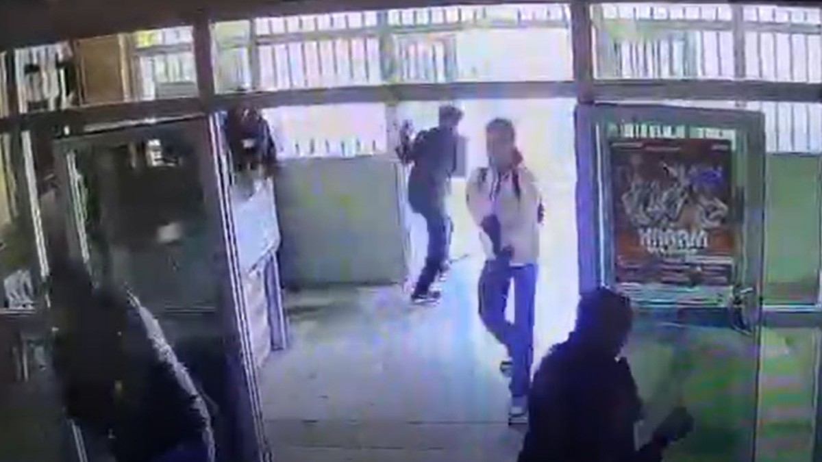 Siverek’te okulda silahlı saldırı: 16 kişi yaralandı, şüpheli yaşamına son verdi  - Videolu Haber