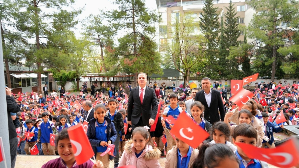 Adıyaman’da okullarda ‘Al Bayrak’ coşkusu: 23 Nisan haftası birlik mesajlarıyla başladı  - Videolu Haber