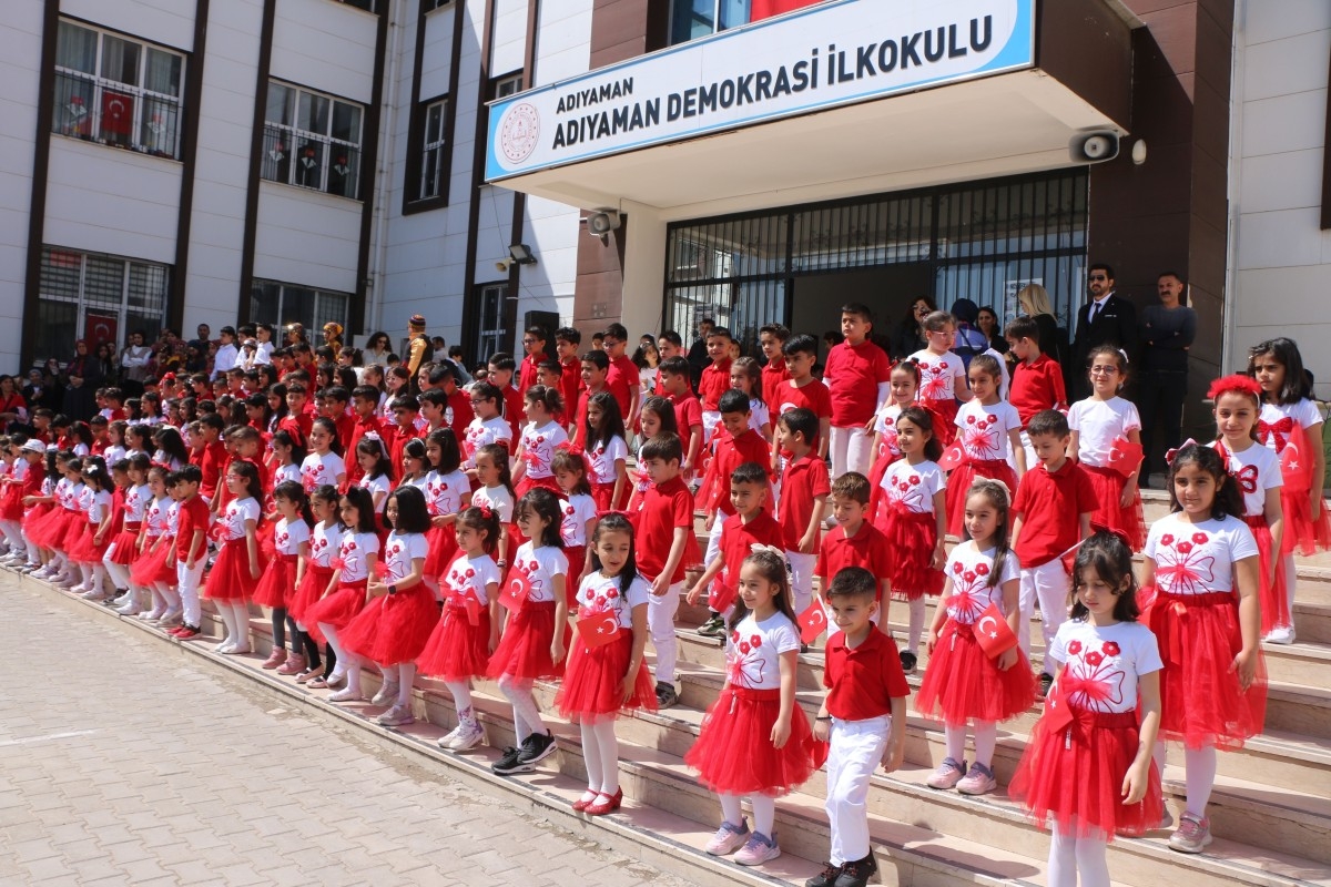 Adıyaman’da Demokrasi İlkokulu’nda 23 Nisan Coşkusu Yaşandı  - Videolu Haber