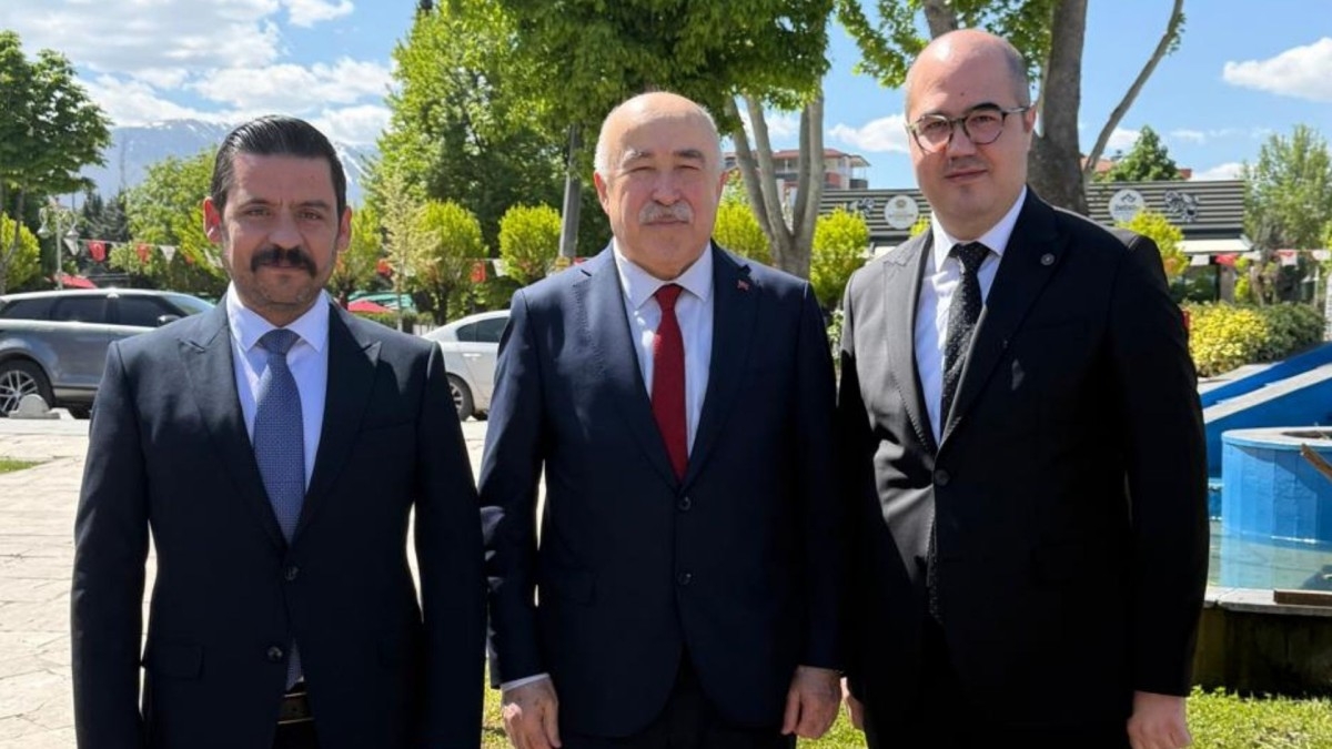 Türk Ocakları Adıyaman Şubesi’nde bayrak değişimi: Yeni başkan Doç. Dr. Kadir Güçlüer oldu