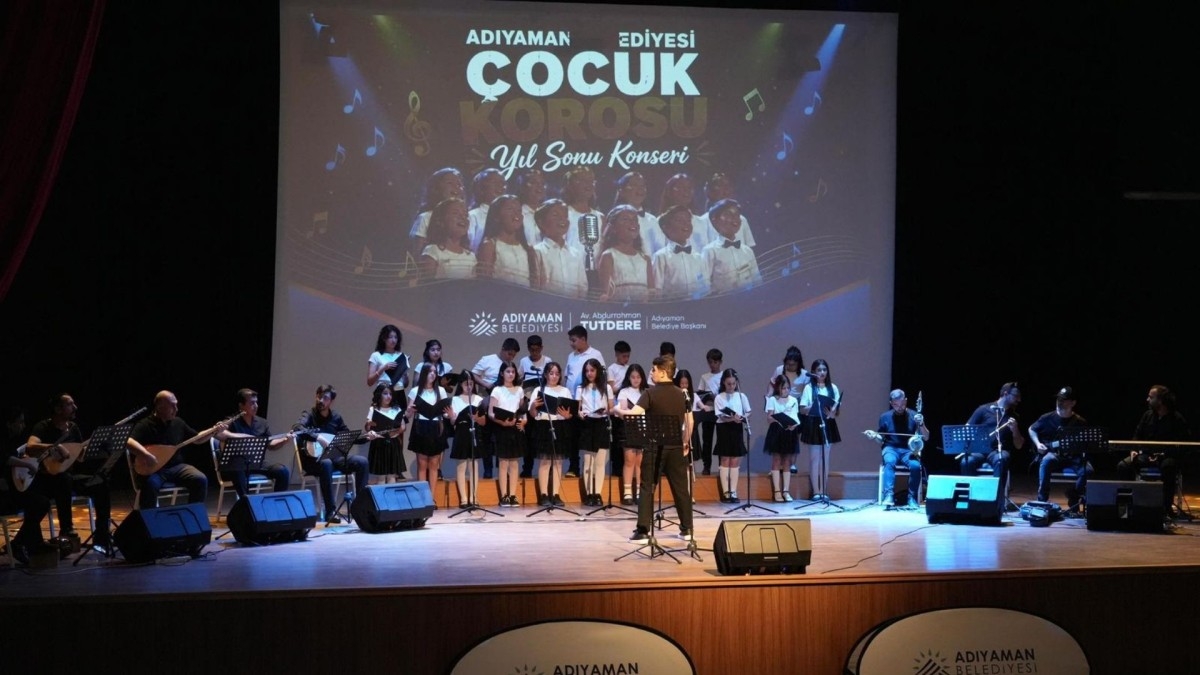 Adıyaman Belediyesi Çocuk Korosu, yıl sonu konserinde sahne aldı  - Videolu Haber