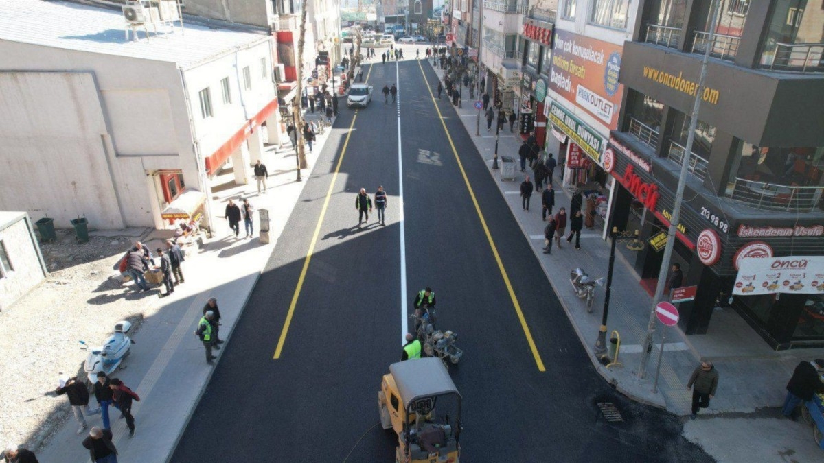 Adıyaman Belediyesi’nden yılın ilk yarısında 110 bin ton asfalt çalışması  - Videolu Haber
