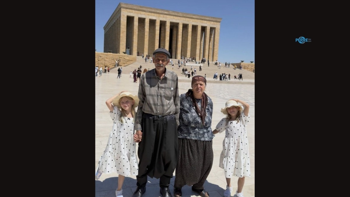 Evlerini sattılar, 34 yıl sonra kavuştukları ikizleriyle Anıtkabir hayalini gerçekleştirdiler  - Videolu Haber