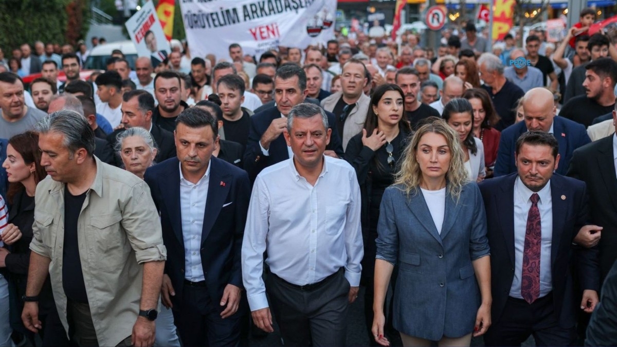 Özgür Özel'den Corriere della Sera'da YENİ Parti mesajı: Yeni dönem çoktan başladı