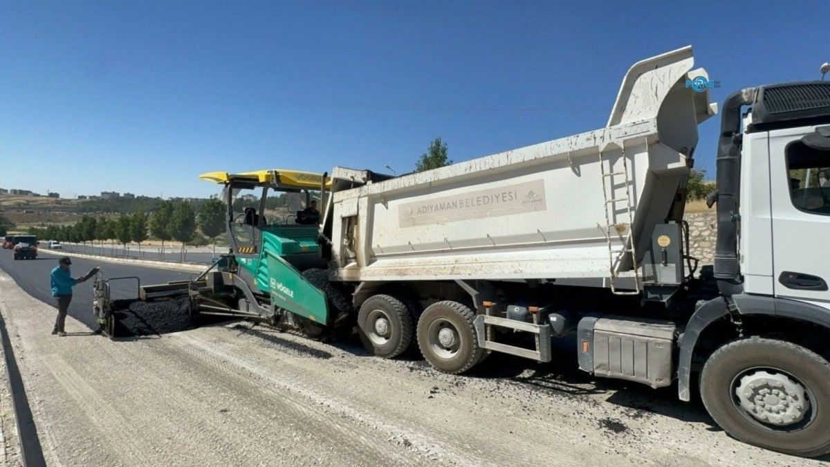 Adıyaman genelinde eş zamanlı üstyapı çalışması: Asfalt, yama ve parke ekipleri sahada