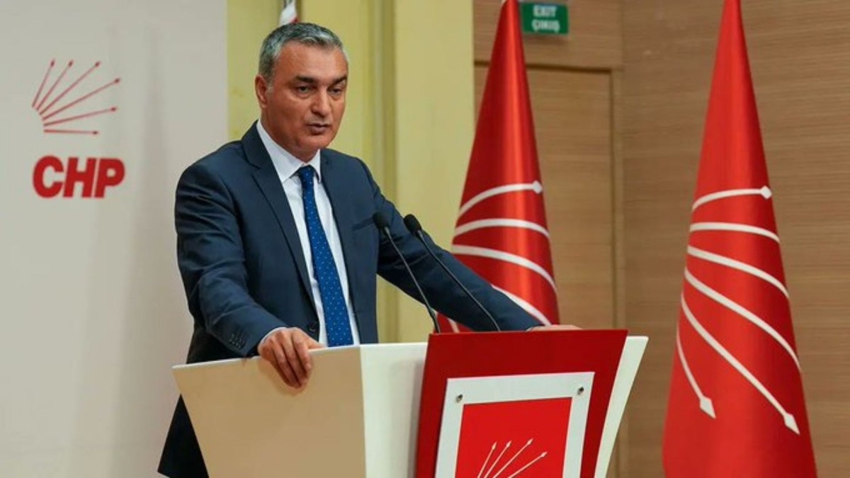 Müslim Sarı’dan Özgür Özel’e: 'CHP’li belediye başkanlarını taciz etmekten vazgeçsin'