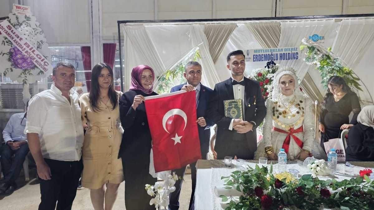 Tayyip ve Emine Arıcak çifti dünya evine girdi: Adıyaman protokolü düğünde buluştu