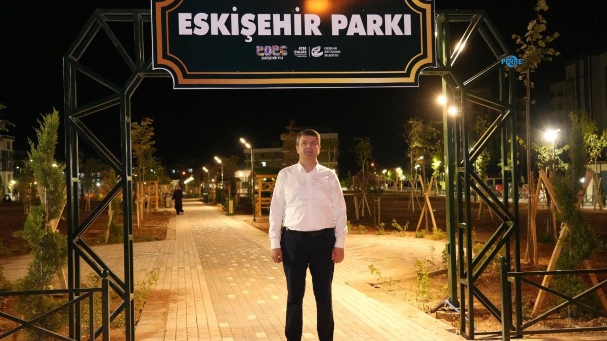 Eskişehir Parkı açılışa hazırlanıyor: Çevre sokaklarda gece asfalt mesaisi  - Videolu Haber