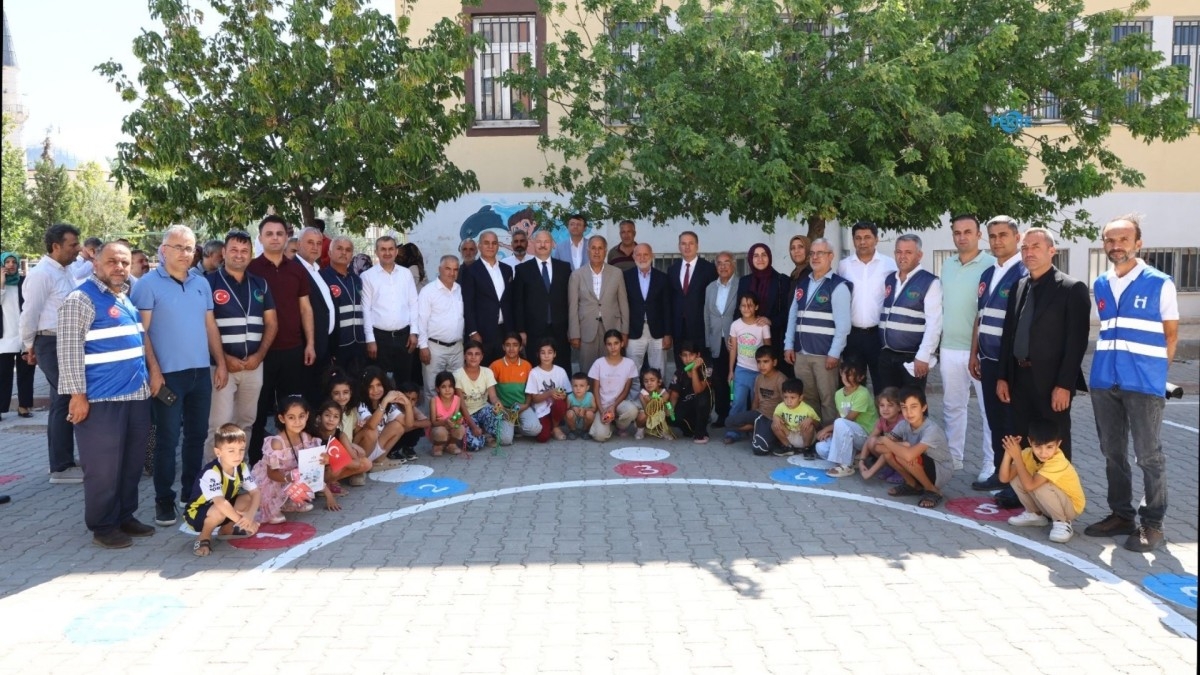 Adıyaman’da okul bahçeleri mini futbol sahalarıyla buluşuyor