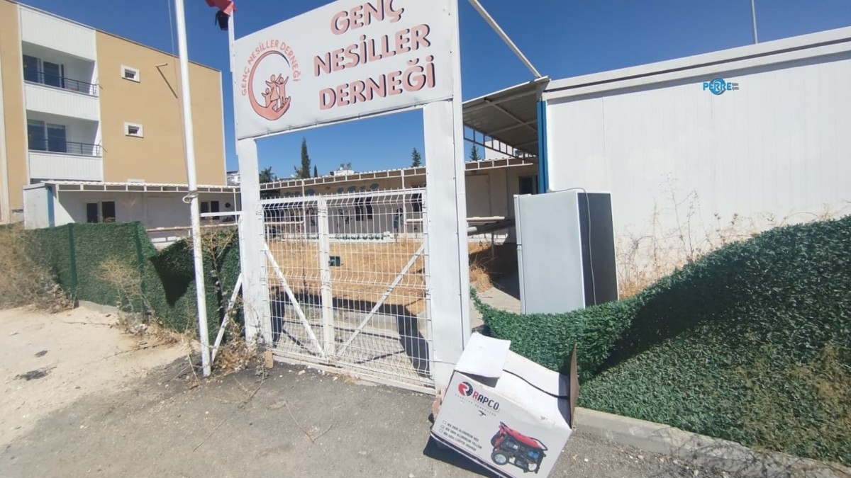 Genç Nesiller Derneği merkezinde hırsızlık girişimi: Şüpheli kameradan tespit edildi  - Videolu Haber