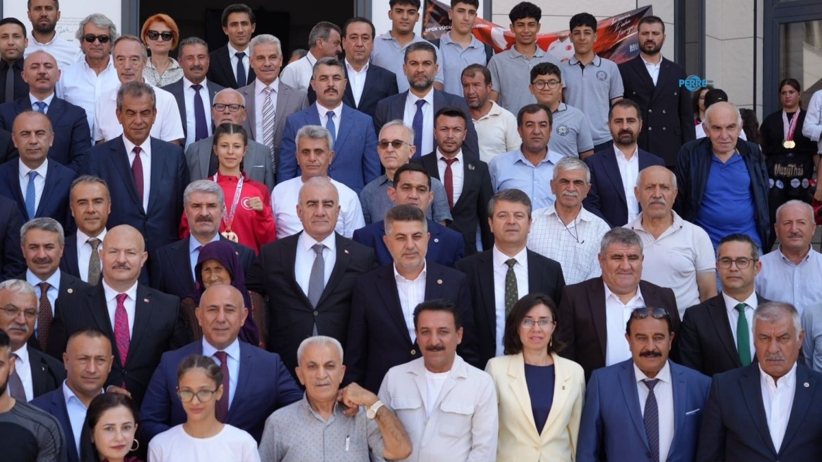 Besni Eğitim Bayramı’nda Tutdere’den eğitim vurgusu: ‘İlim ve bilim kutup yıldızıdır’  - Videolu Haber