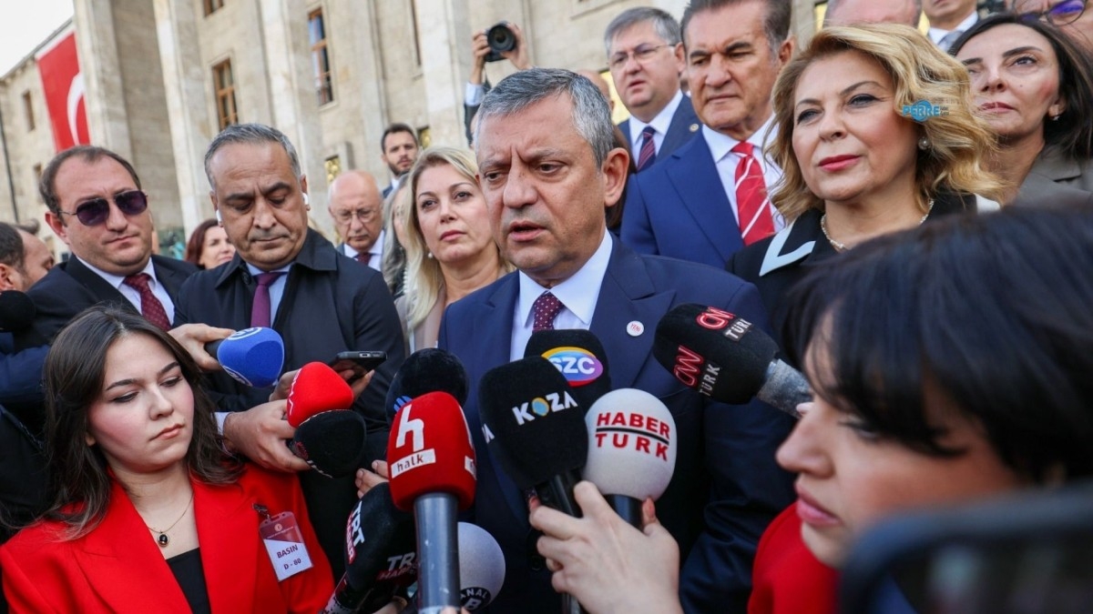 YENİ Parti, Genel Kurul Salonu’nu terk etti... Özgür Özel: ‘Partimize darbe yapan birini dinlemeye harcayacak vaktimiz yok’