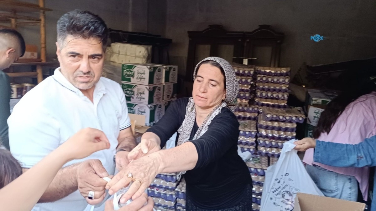 Besnili muhtardan Gaziantep’te 400 haneye mutfak eşyası desteği