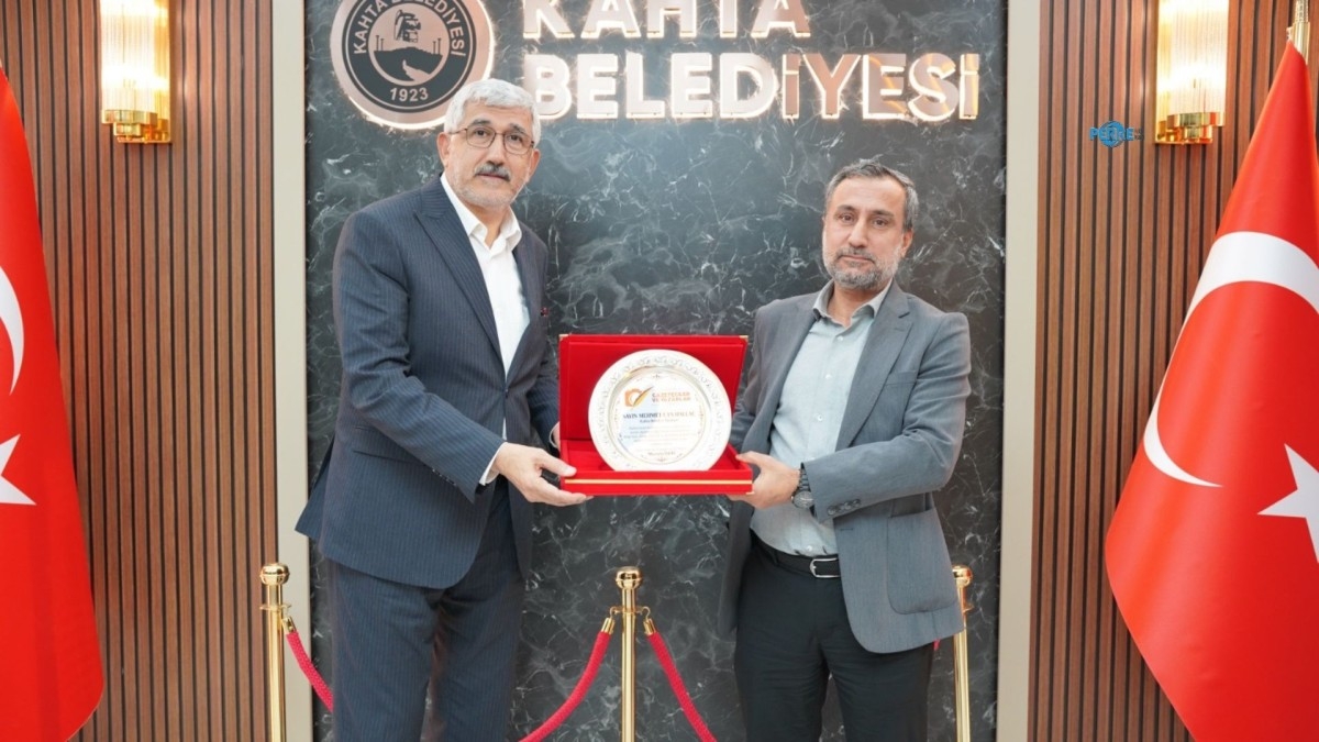 Kitap fuarı ve Kerge Festivali için Başkan Hallaç’a teşekkür plaketi