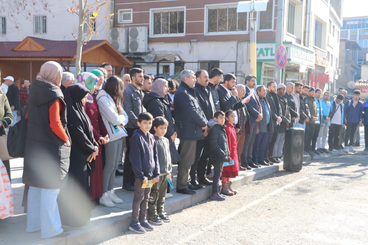 STK'lardan Hazreti Peygamber'e hakaret eden öğretim görevlisine tepki  - Videolu Haber