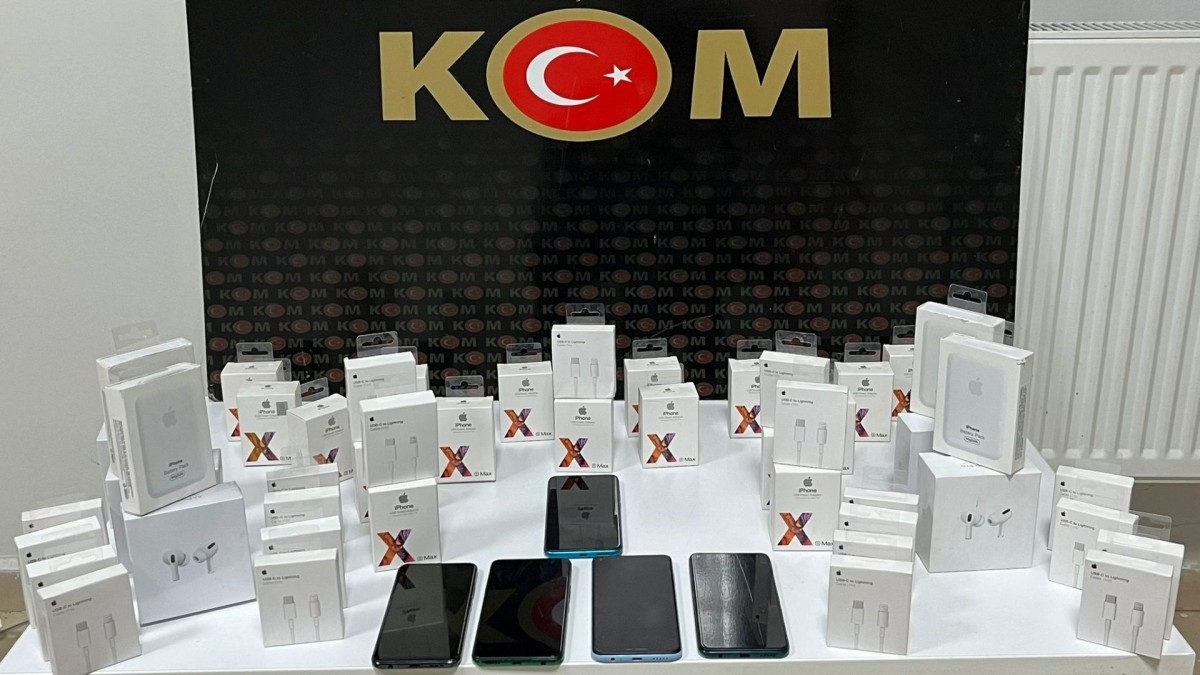 Kaçak cep telefonu ve aksesuarları operasyonu: Yasal işlem başlatıldı