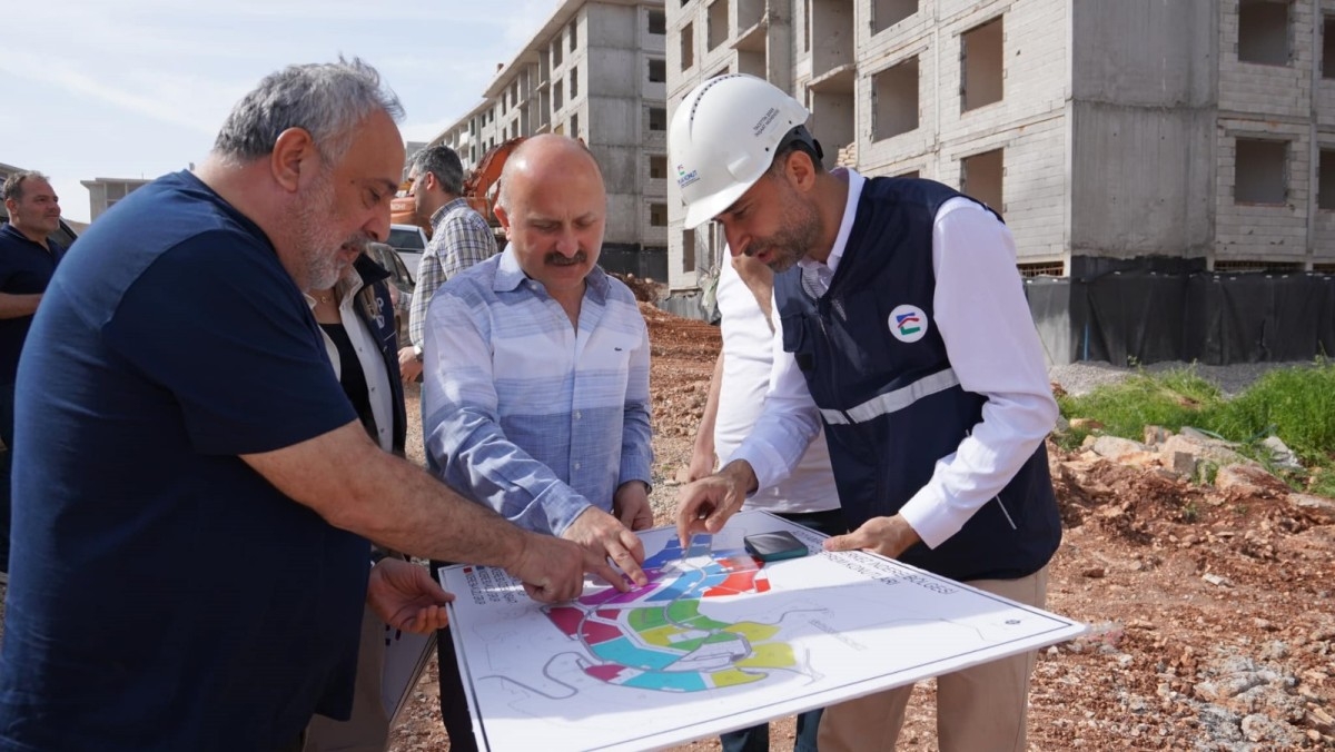 Vali Osman Varol İndere deprem konutlarını inceledi